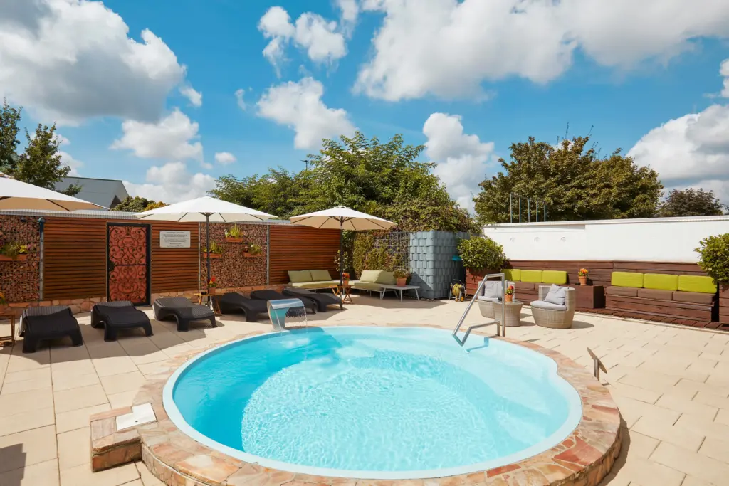 point_big_pool